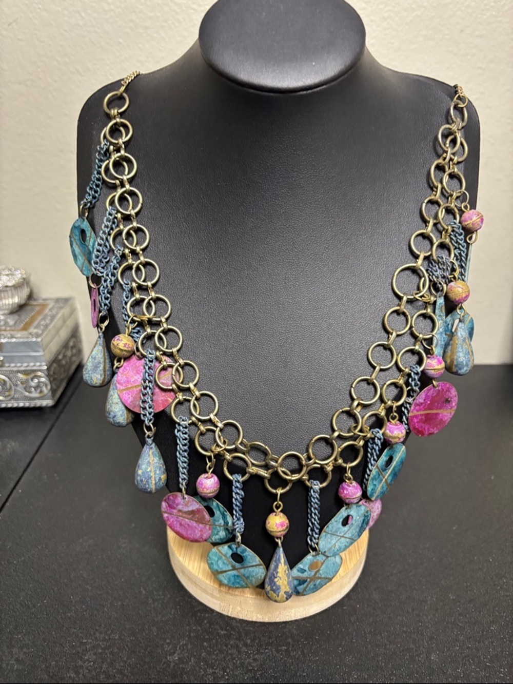 Vintage Brutalist 80’s Gold Tone Chain Link Statement Charm Dangle Necklace
